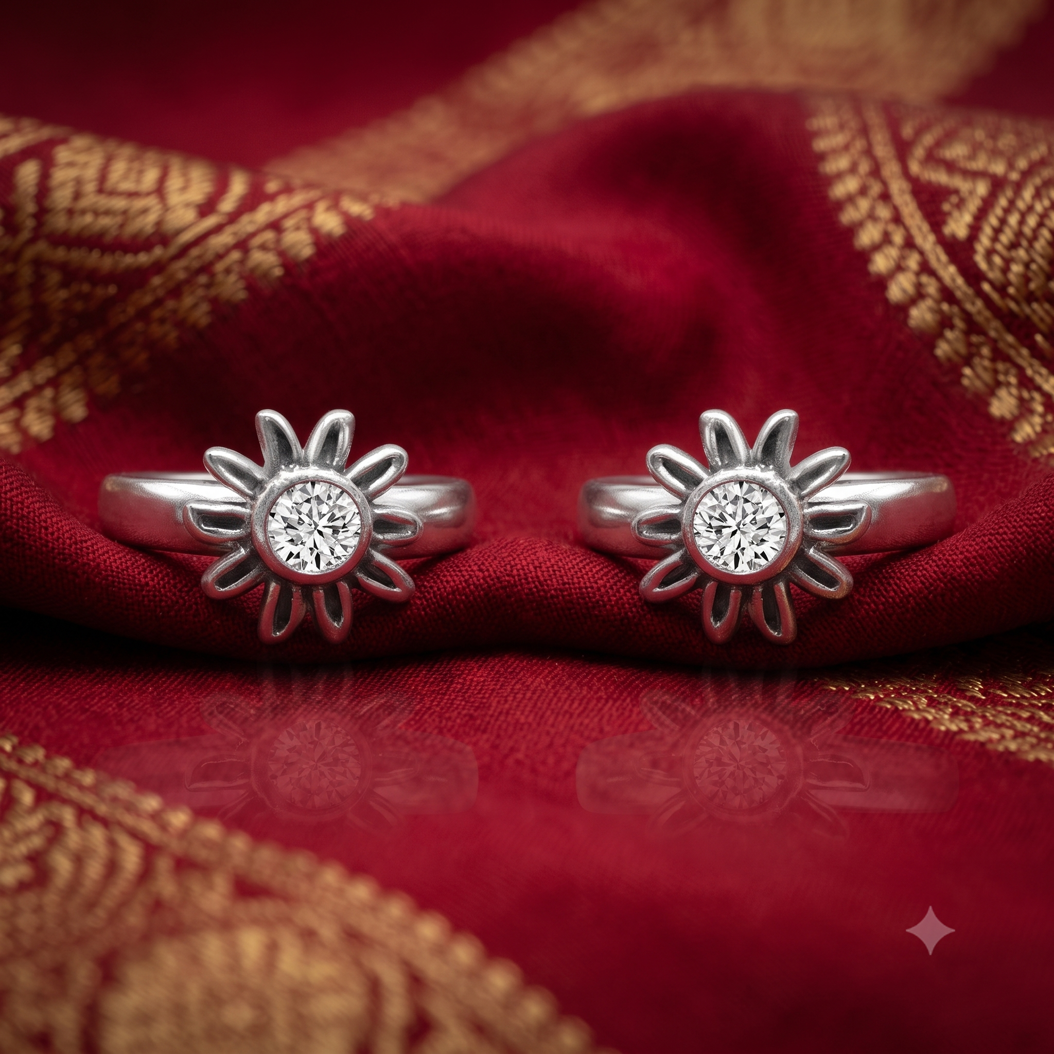 Silver Oxidised Spark Flower Toe Rings