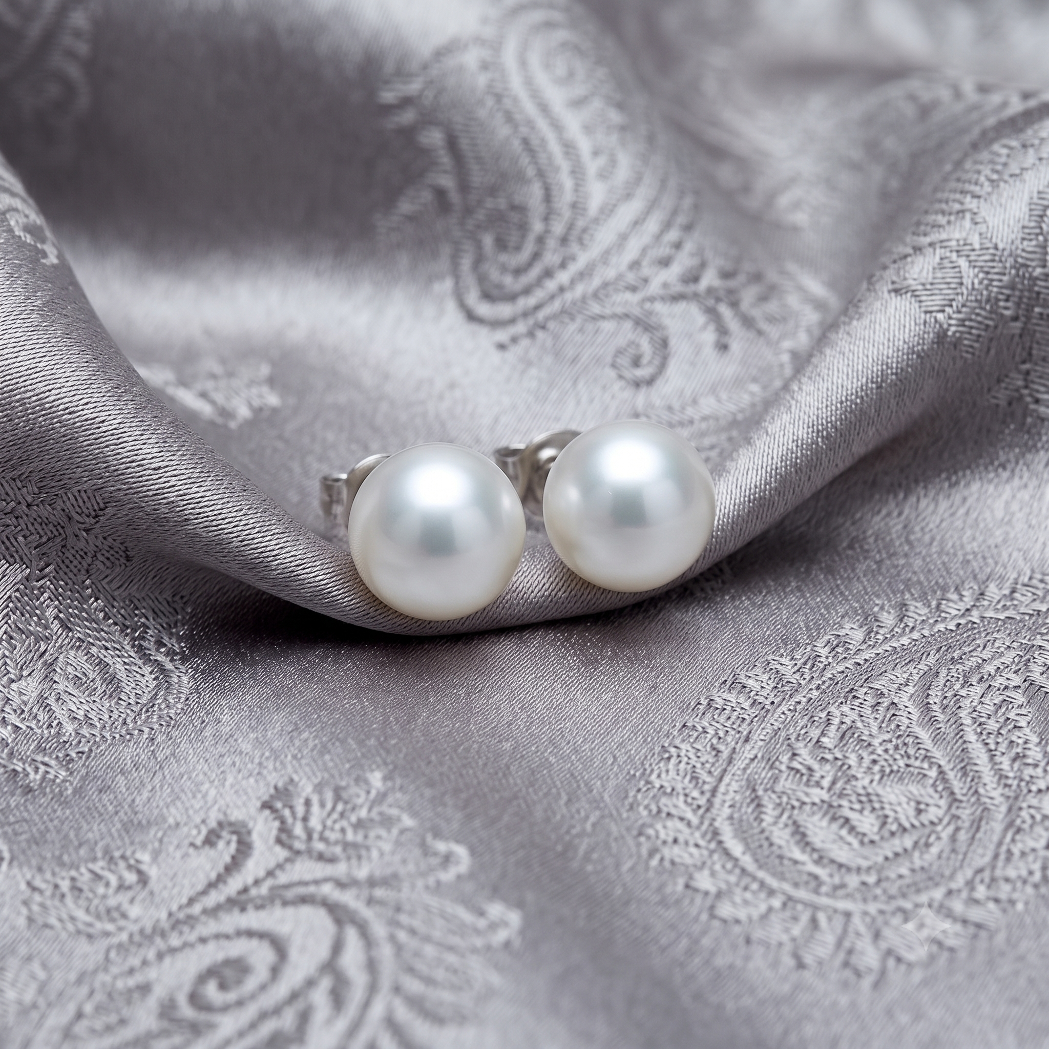 Silver Button Pearl Earring