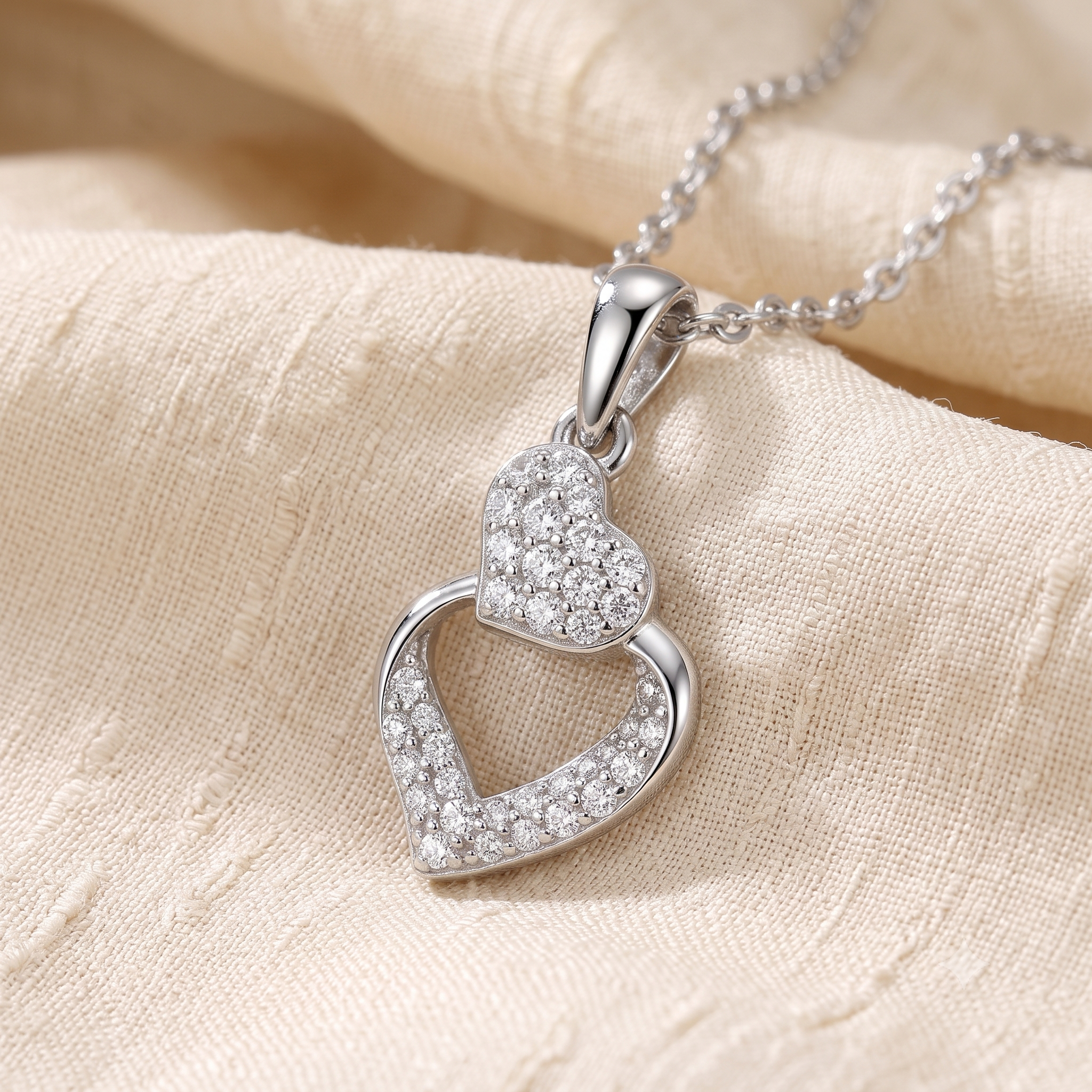 Silver Sparkling Heart Fall in Love Necklace