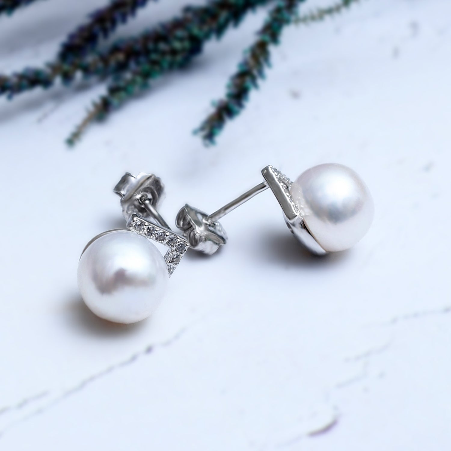 Silver Hill-Top Pearl Earrings