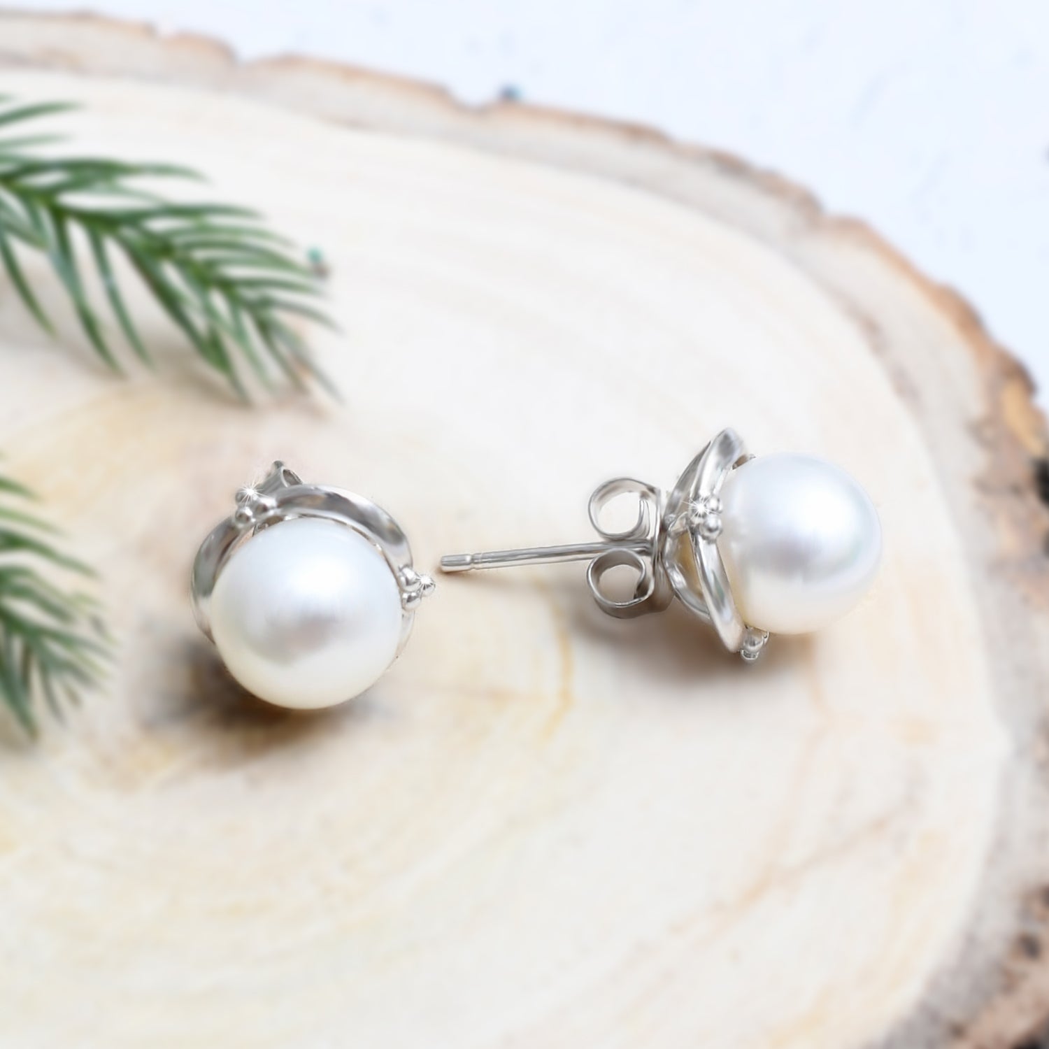 Silver Majesty Pearl Earrings