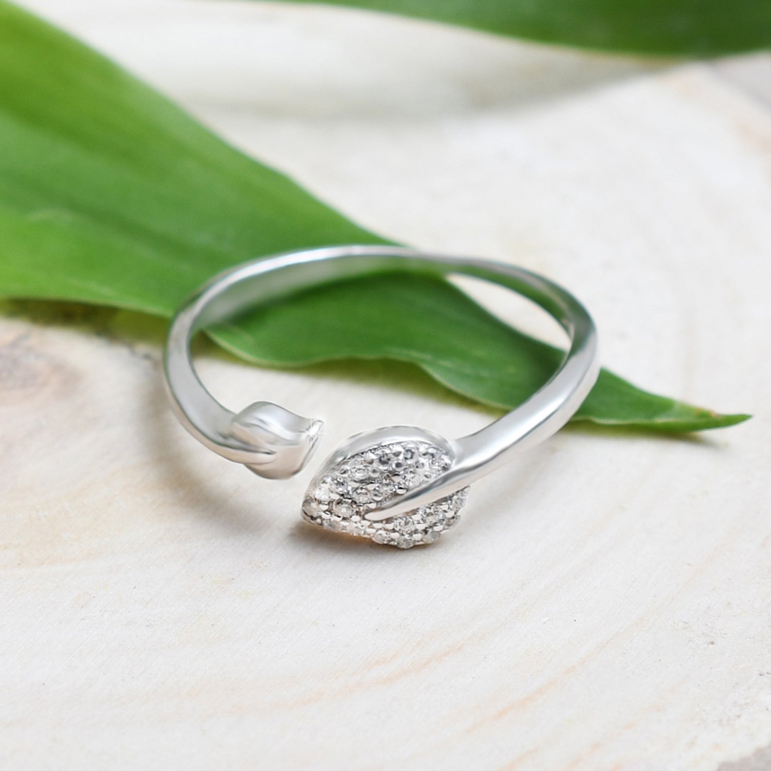 Silver Sparkling Leaf Ring