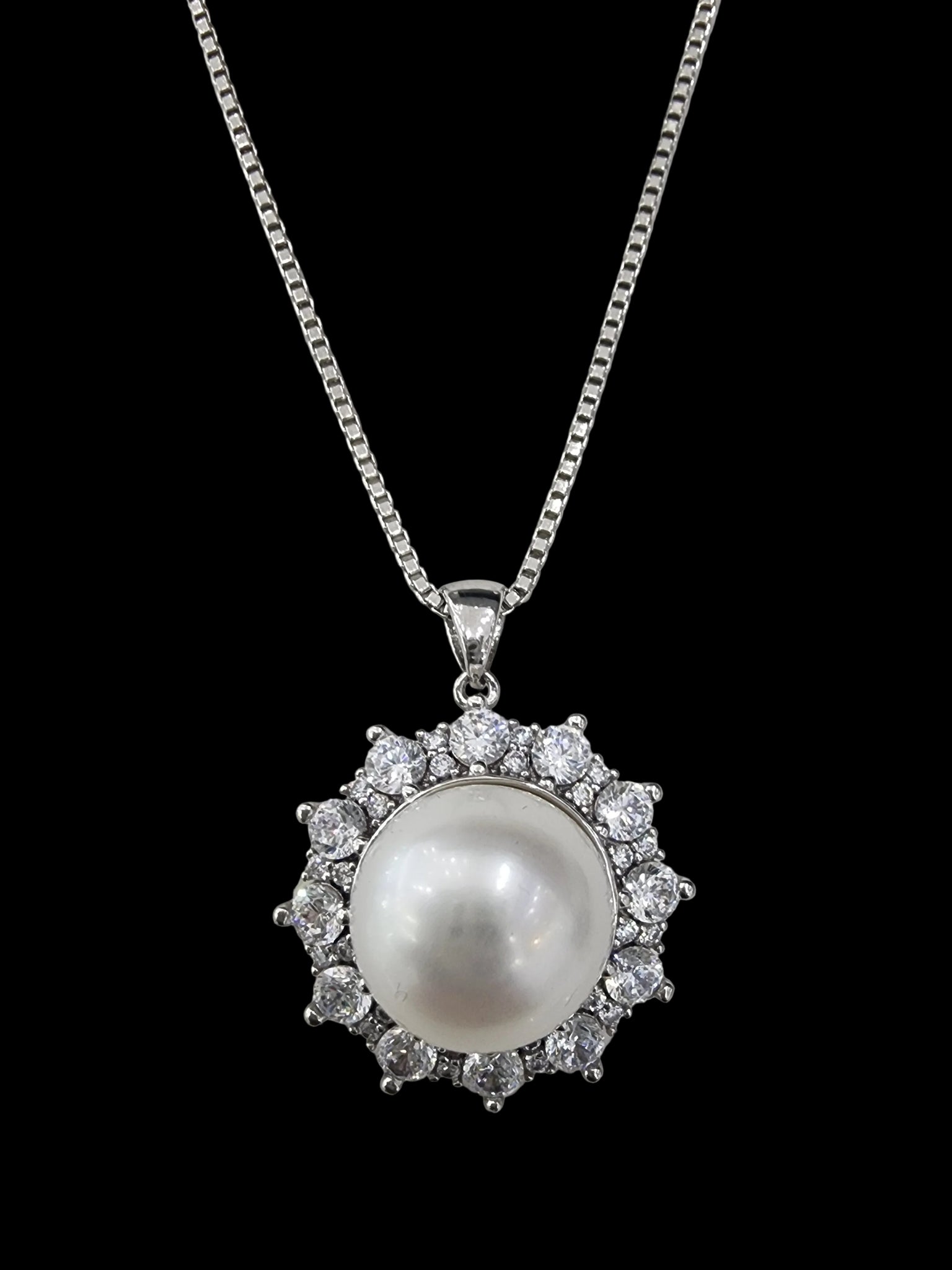 Silver Sparkling Royal Highness Pearl Pendant