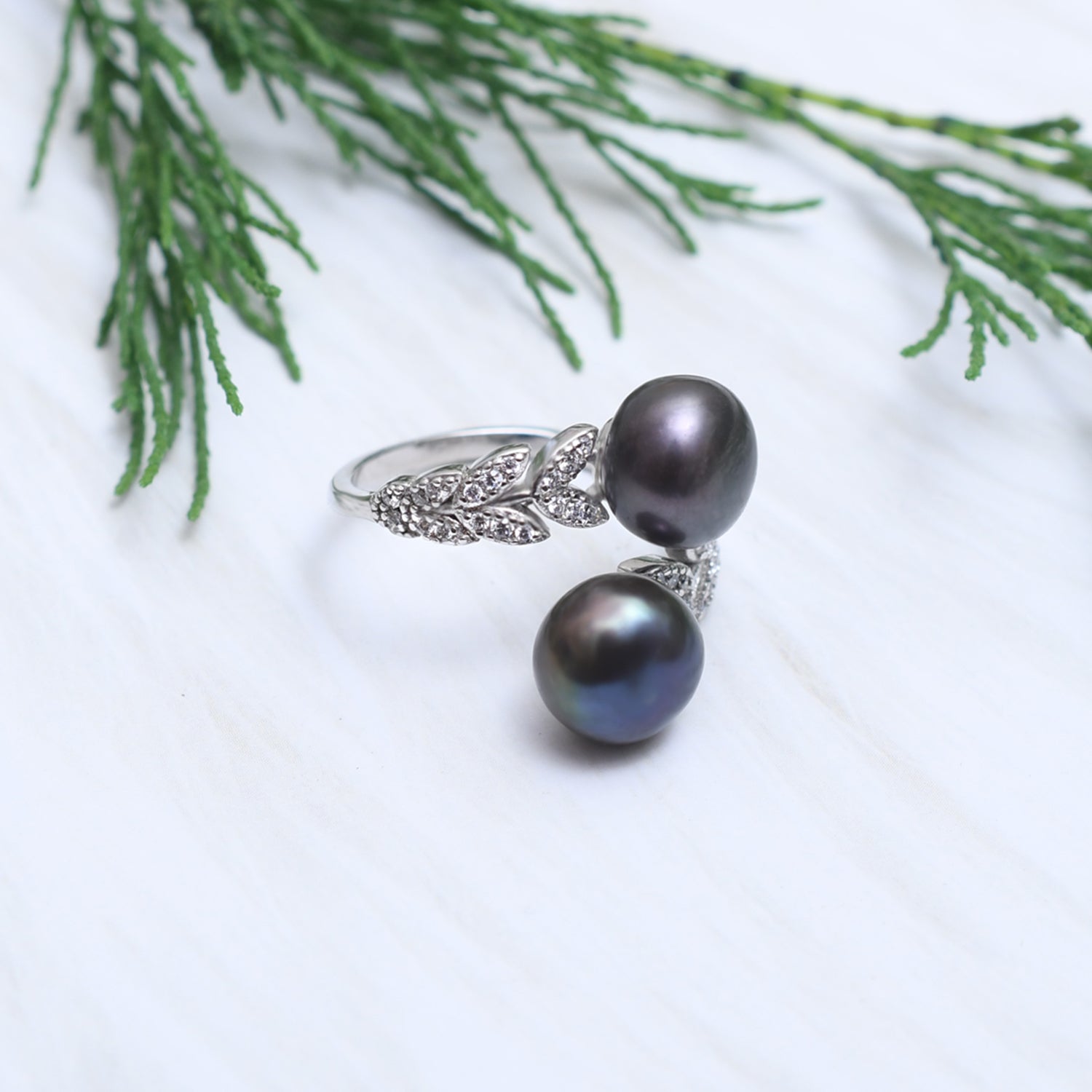 Silver Sparkling Black Pearl Vine Ring