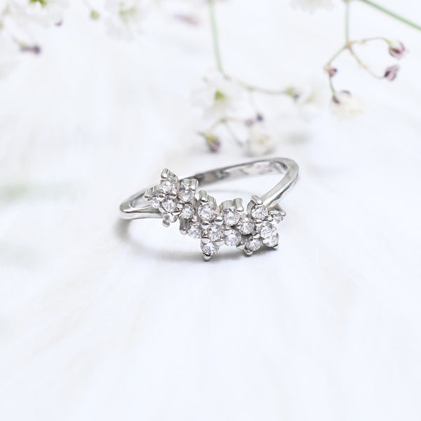 Silver Sparkling 3 Little Flowers Ring