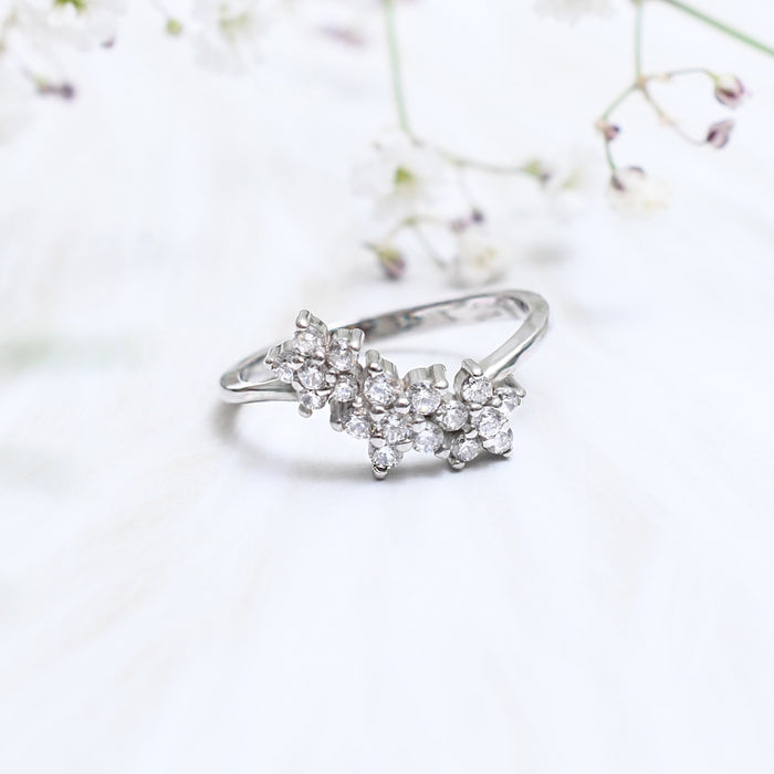 Silver Sparkling 3 Little Flowers Ring