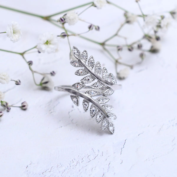 Silver Sparkling Leaf Embrace Ring