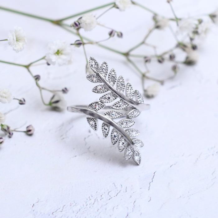 Silver Sparkling Leaf Embrace Ring